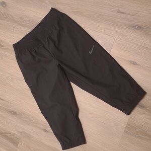Nike Loose Fit Cropped Training Pants Size S